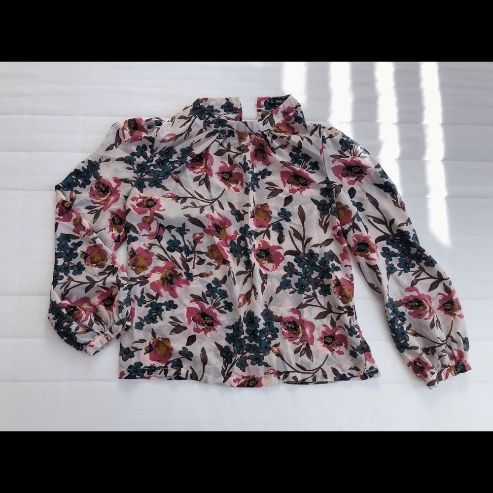floral top 🌸🌼